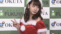 AKB48 - 山田菜々,お気に入りは"ボンデージ衣装" ミニスカサンタで登場