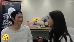 少女时代,金希澈(Super Junior),允儿(少女时代) - Yoona draws on Heechul's face so cute at SM Super League 2016