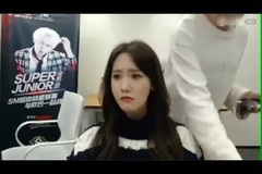 少女时代,金希澈(Super Junior),允儿(少女时代) - 允儿打LOL 希澈在后面闹