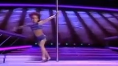 音乐短片 - Număr Spectaculos De Acrobație La Bară