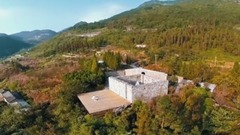 二更 - 他29岁辞职,七年花费两百万建了一座乌托邦