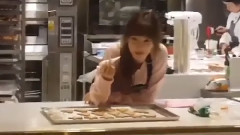 太妍(少女时代) - making cookies at SUM market