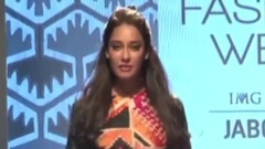 音乐短片 - Hrithik Roshan and Lisa Haydon's Photoshoot Goes Viral