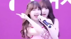 音乐短片 - 跟我你不配