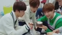 Astro(韩国),车银优,尹产贺 - 161122后台休息