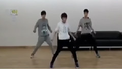 文彬,朴敏赫,Astro(韩国) - 出道前练习室视频文彬 & Rocky & SF9灿熙