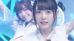 AKB48,乃木坂46 - 裸足でSummer & サヨナラの意味
