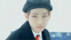 V(防弹少年团) - 金泰亨推特更新:会自己打领带的男子 欧呜耶!