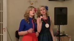 音乐短片 - Поздравление маме от дочерей (очень красиво, смотреть до конца)