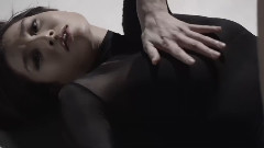 舞蹈视频 - 性感美女跪地展露S身躯舞蹈