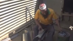 音乐短片 - 国外大叔纯手工打造金属桶