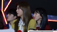EXO,Seventeen,防弹少年团,Red Velvet - 观看EXO Monster 舞台反应