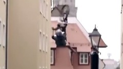 音乐短片 - 外国帅哥 展示花样单车半空旋转跳跃