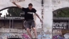 音乐短片 - 国外小哥展示扁带的花样玩法