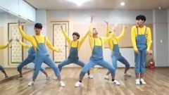 舞蹈视频 - 一群为“BANANA”疯狂的小黄人们的香蕉舞