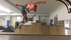 音乐短片 - 8-летняя японская скейтбордистка