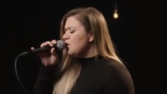 Kelly Clarkson - It's Quiet Uptown