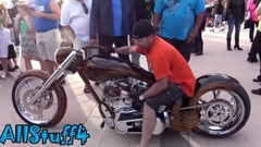 音乐短片 - 富豪打造百万豪华摩托车少见