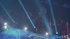 EXO,Red Velvet,TWICE,BLACKPINK - 女团观看EXO 安可舞台反应