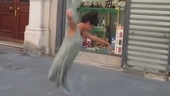 音乐短片 - Балерина з Ізраїлю не стояли перед музикант вулиці мелодію в Італії