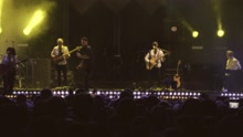 Melendi - La Religión de los Idiotas (En Directo)