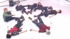 防弹少年团 - I Need U