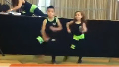 音乐短片 - Маленький коричневый