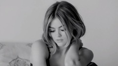 音乐短片 - She Burns