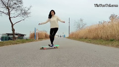 韩国群星,音乐短片,舞蹈视频 - Ko Hyojoo Longboard Dancing