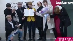 田柾国(防弹少年团) - Topstarnews新闻频:艺术高中毕业典礼田柾国毕业今天去吃炸酱的防弹成员们