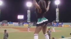 音乐短片,舞蹈视频 - The Dominican Baseball Girl