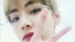 V(防弹少年团) - 金泰亨推特更新:配了眼镜~ 别笑我奇怪就行