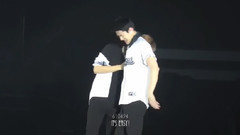 边伯贤(EXO),吴世勋(EXO) - 伯贤咬世勋的手臂