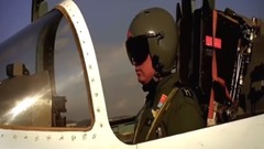 音乐短片 - 红鹰飞行表演队