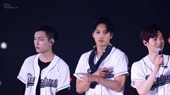 EXO,KAI(EXO) - 钟仁比心心