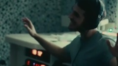 音乐短片 - Kırk Yılda Bir Gibisin