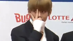 V(防弹少年团) - TongTongTv新闻频:Gaon Chart颁奖礼红毯防弹少年团cut
