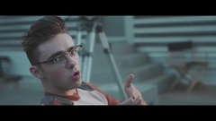 音乐短片 - Famous