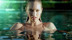 音乐短片 - 维多利亚的秘密游泳特别的幕后