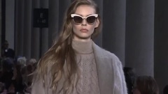 Fashion Show - Max Mara Fall Winter 2017-2018 Collection