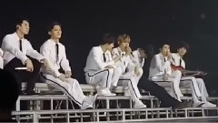 EXO - D.O. & 伯贤 Hawak Kamay
