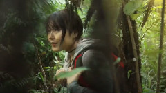 有村架纯 - 沖縄の亜熱帯雨林でトレッキング 真っ赤なドレスで美肌見せも