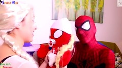 音乐短片 - Spiderman, Frozen Elsa & Spiderbaby Superhero Fun in Real Life