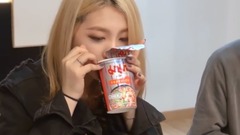 K.A.R.D - K.A.R.D第一次试吃泰国拉面的反应