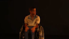 音乐短片 - Парень на инвалидной коляске станцевал дуэтом с ведущей артисткой театра балета Щелкунчик