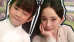 杨幂 - 小阿离与杨幂片场零互动? 张艺瀚父亲澄清求放过