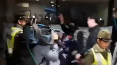 田柾国(防弹少年团),V(防弹少年团) - 抵达智利机场 防弹少年团粉丝欢呼接机
