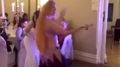 音乐短片 - 老外婚宴上表演肚皮舞