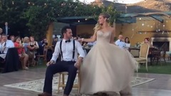 音乐短片 - Bride Puts A Spell On Her Magician Groom During First Dance