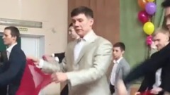 音乐短片 - 11 класс танцует для учителей